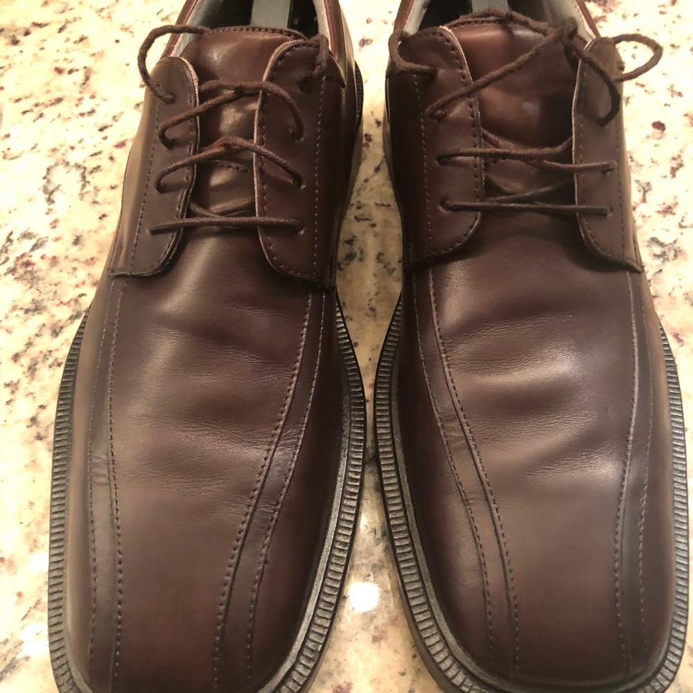 Kenneth Cole Brown leather shoes
